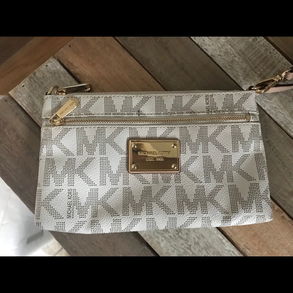 Micheal Kors clutch